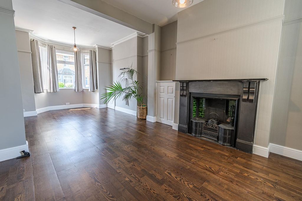 Property photo 2 of 18 Living / Dining Room