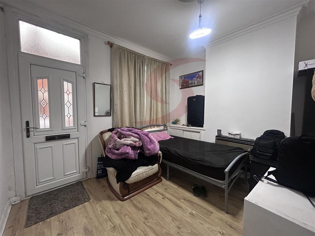 Property photo 2 of 11 Lounge