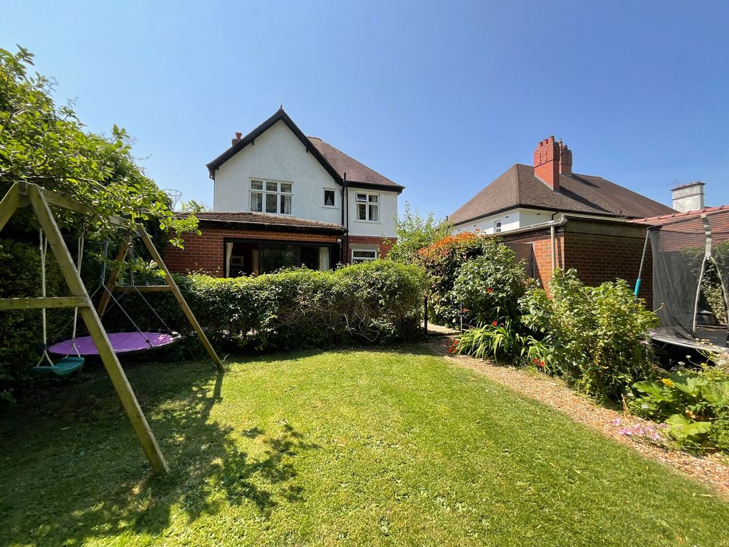 Property photo 2 of 31
