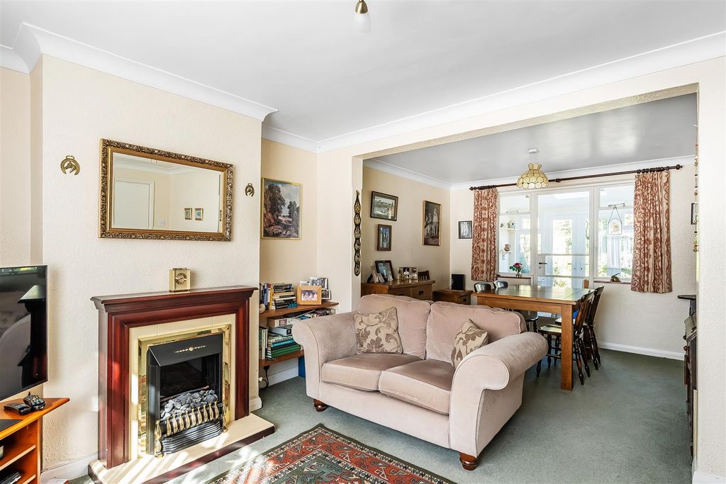 Property photo 3 of 22 49-Chestnut-Copse-27.Jpg