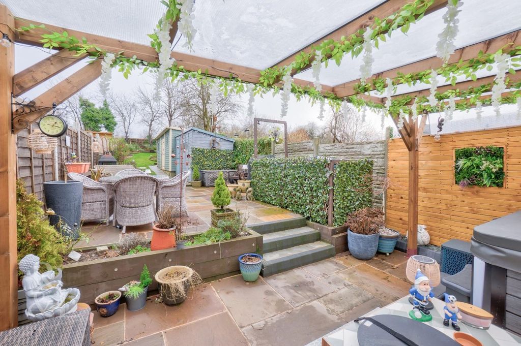 Property photo 2 of 31 169 Occupation Road (18).Jpg