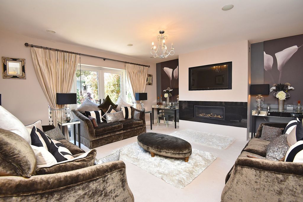 Property photo 3 of 32