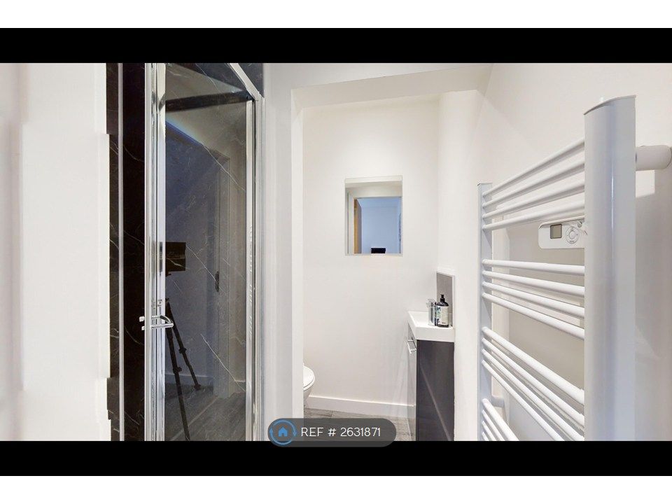 Property photo 2 of 13 Ensuite