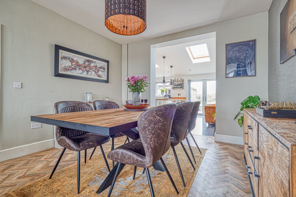 Property photo 3 of 27