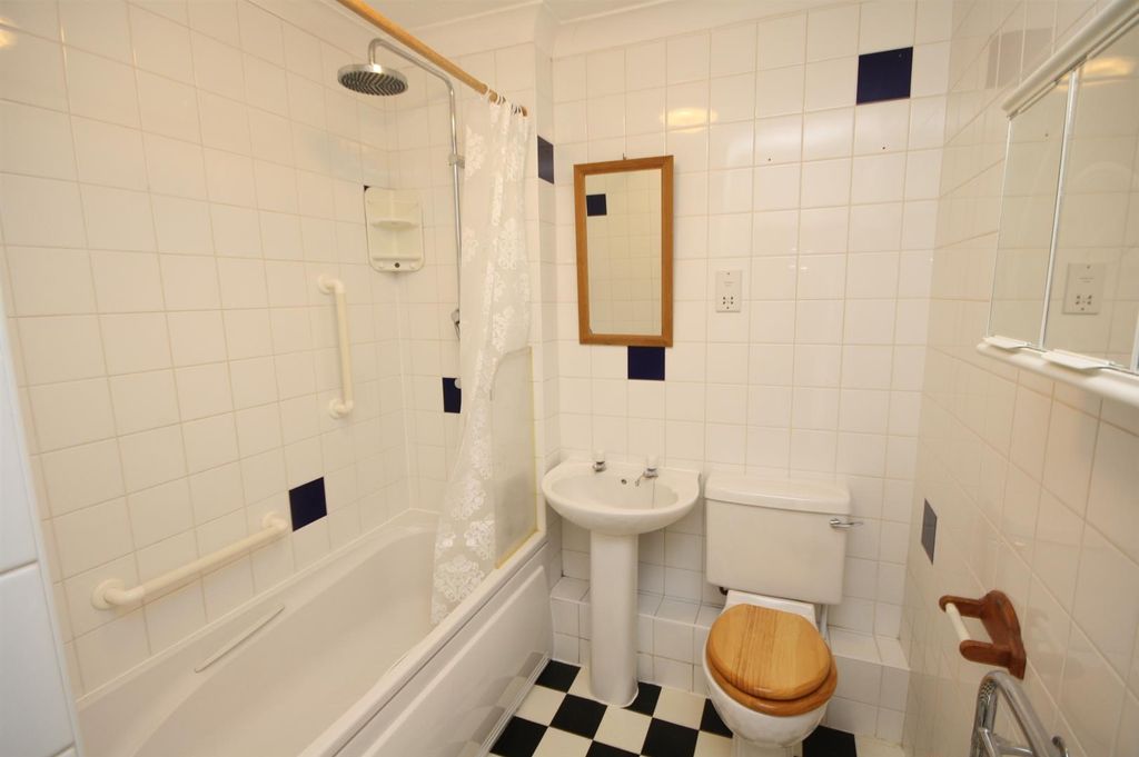 Property photo 3 of 6