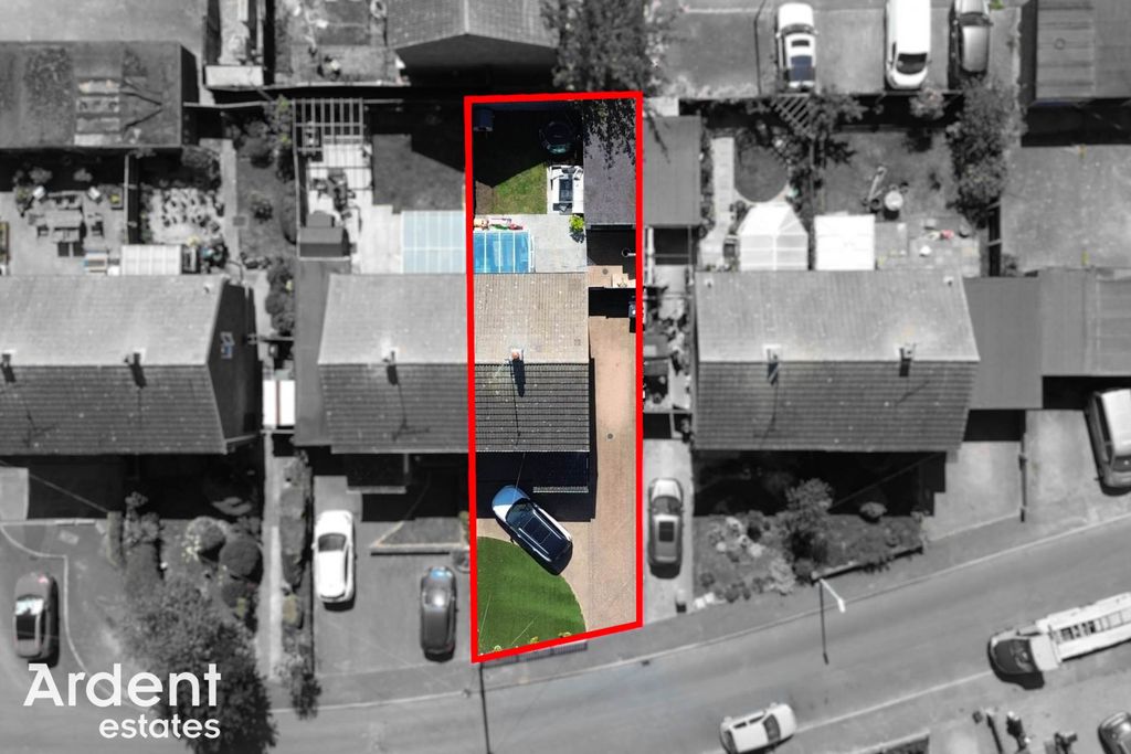 Property photo 3 of 27