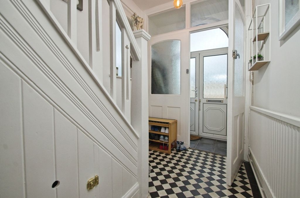 Property photo 2 of 25 Hallway