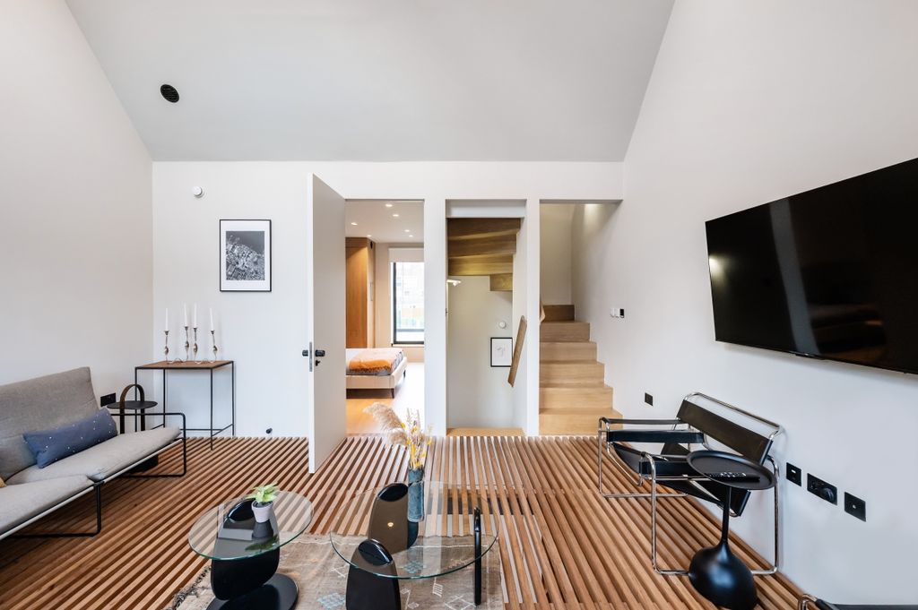 Property photo 2 of 25 Kings-Road-11_548...