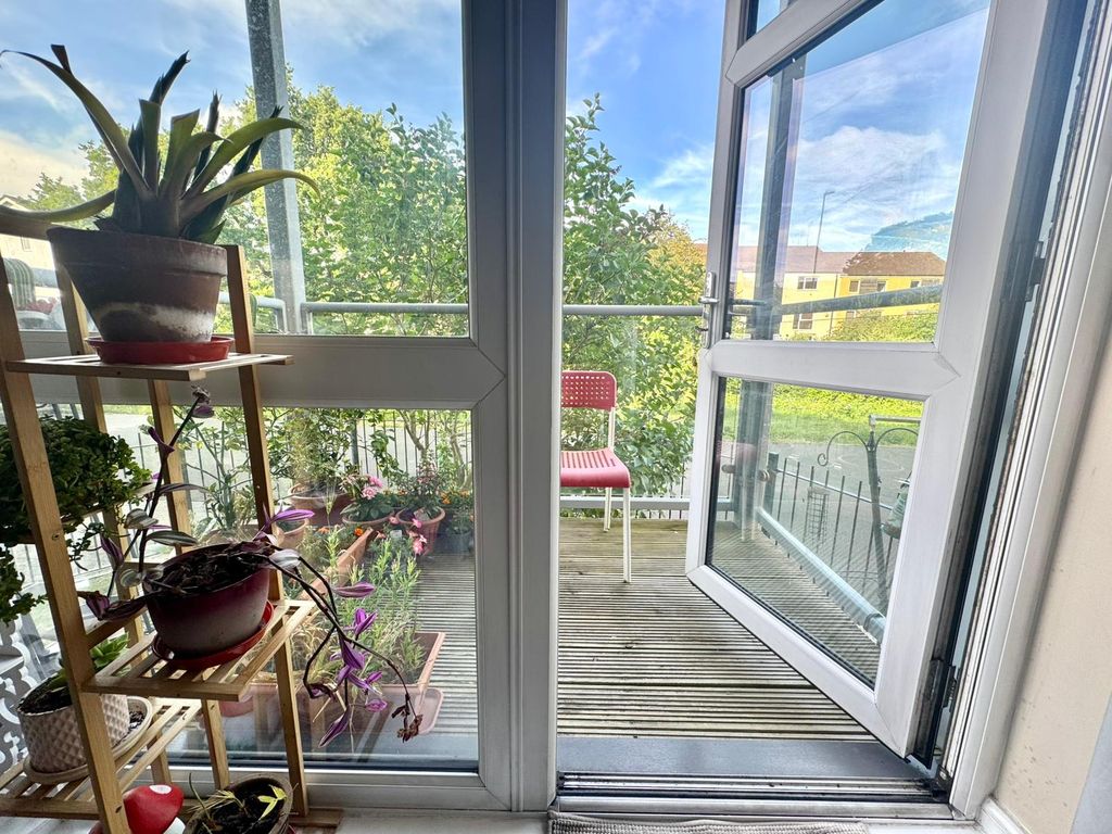 Property photo 2 of 14 Balcony 1