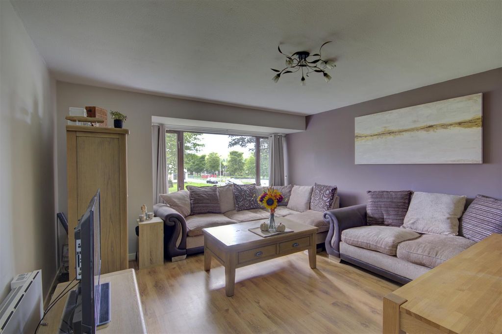 Property photo 3 of 19 Living Room