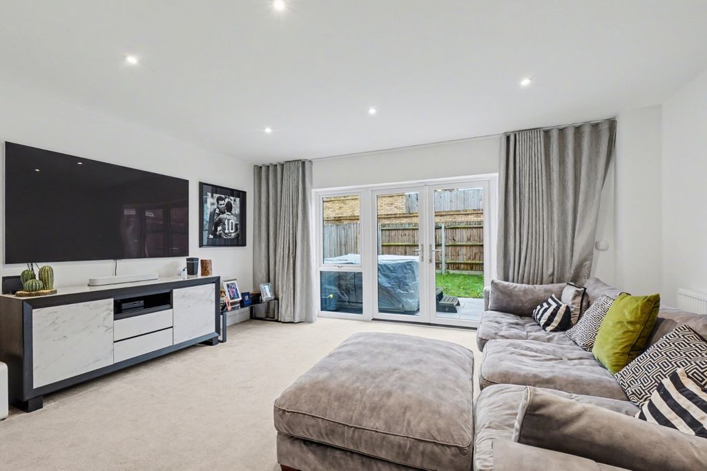 Property photo 2 of 16 4728113