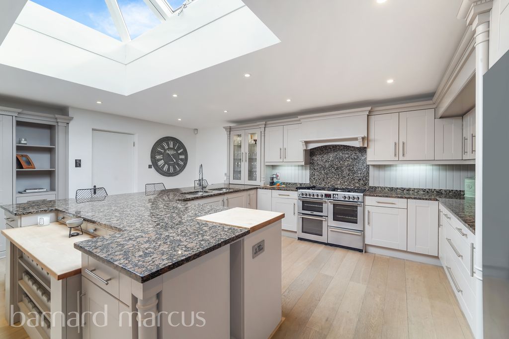 Property photo 3 of 16 Kitchen