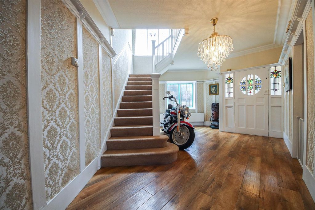 Property photo 2 of 47 4586545