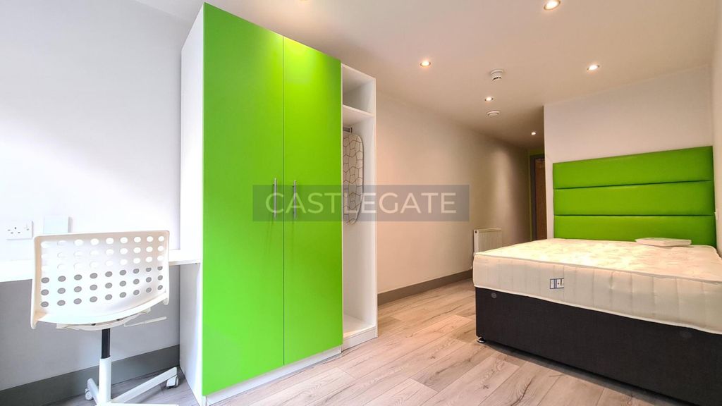 Property photo 1 of 13 Dw Flat 9 Room 1 (3)
