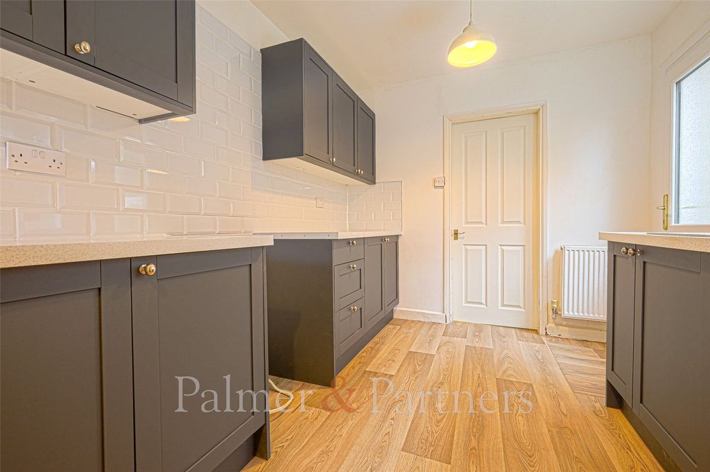 Property photo 2 of 13 Picture No. 17