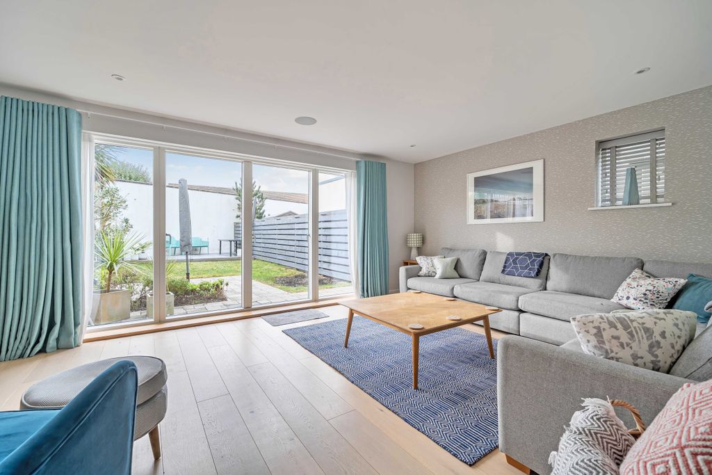 Property photo 3 of 25 Photo 3