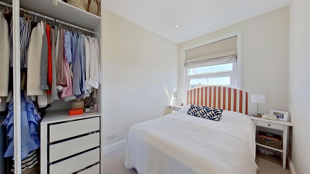 Property photo 3 of 12 Garratt-Lane-Earlsfield-London-Sw18-06222026_19511