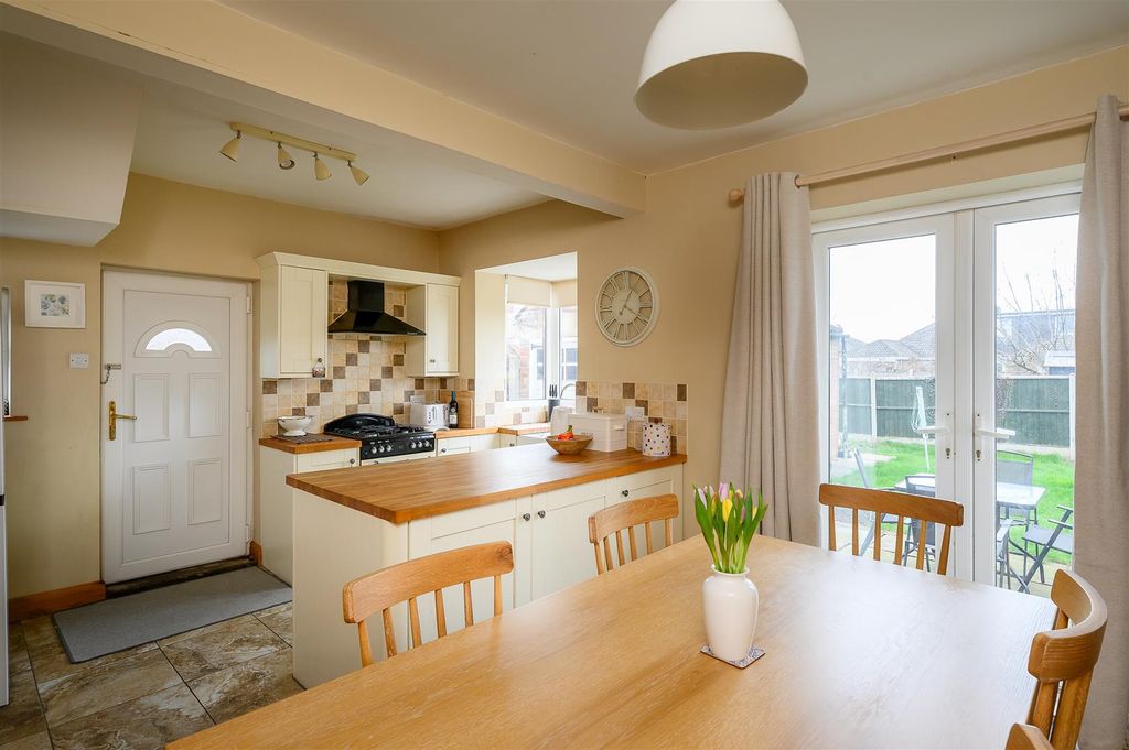 Property photo 2 of 18 Kitchen