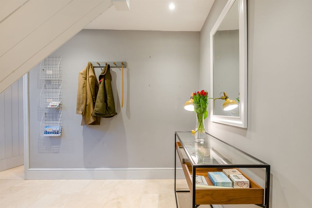 Property photo 2 of 34