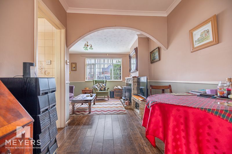 Property photo 3 of 14 Diner Through Lounge