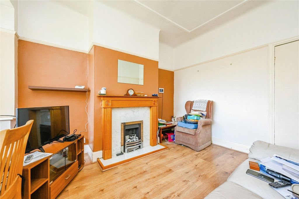Property photo 3 of 17 Picture No. 08