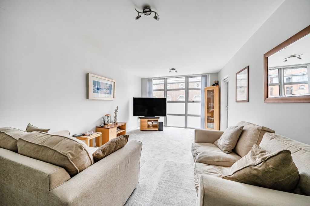 Property photo 2 of 17 Picture No. 02