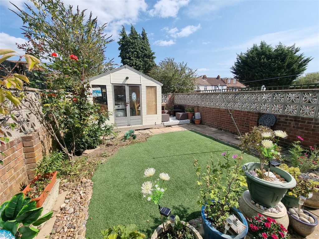 Property photo 3 of 11 Garden