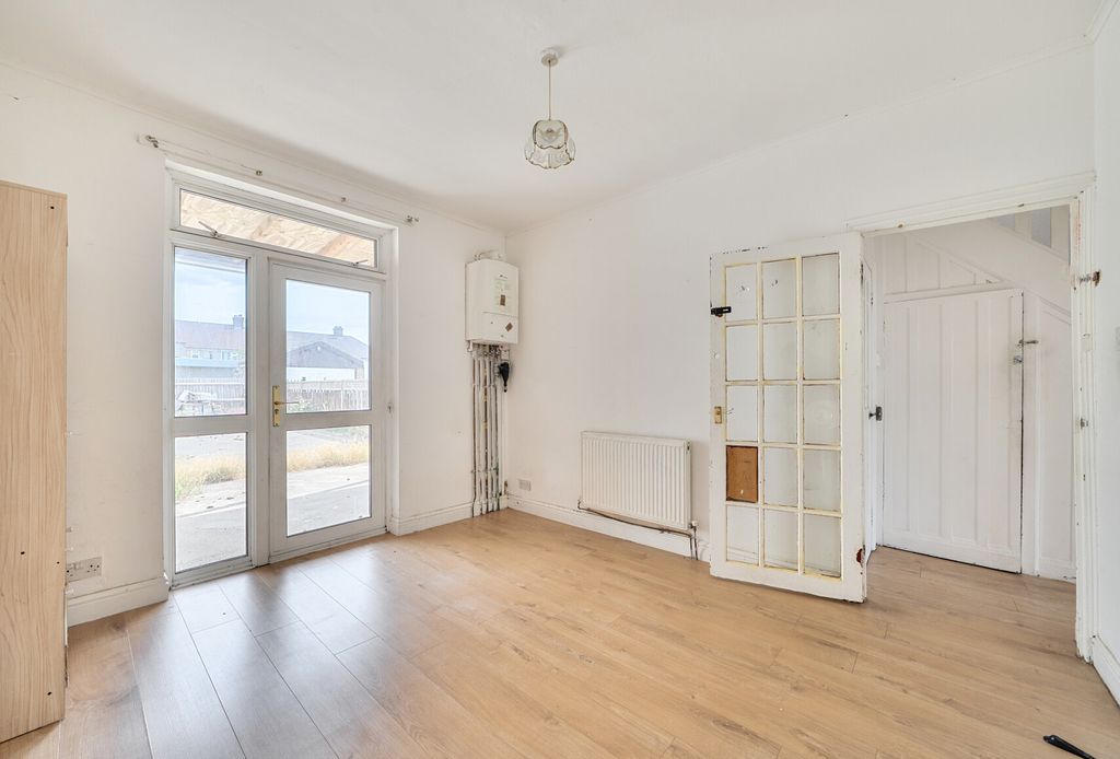 Property photo 3 of 14 1498148-11-6A6373...