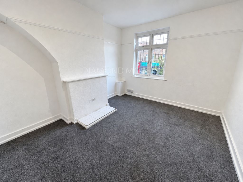 Property photo 1 of 9 Photo 6