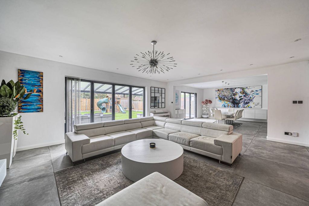 Property photo 1 of 21