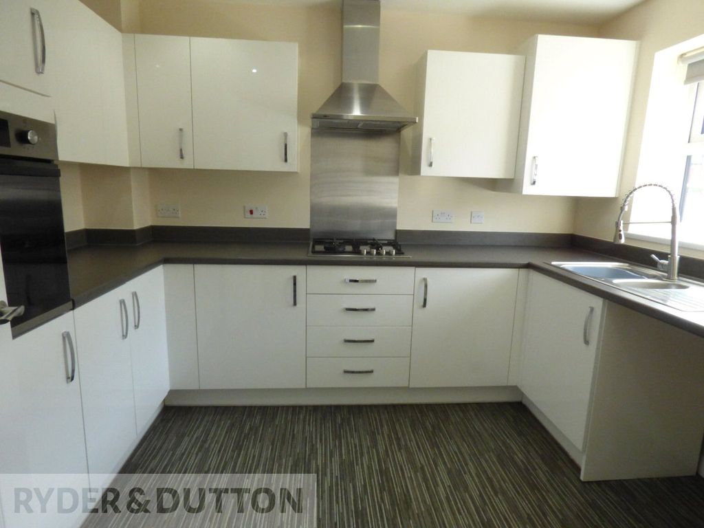 Property photo 3 of 17 Kitchen