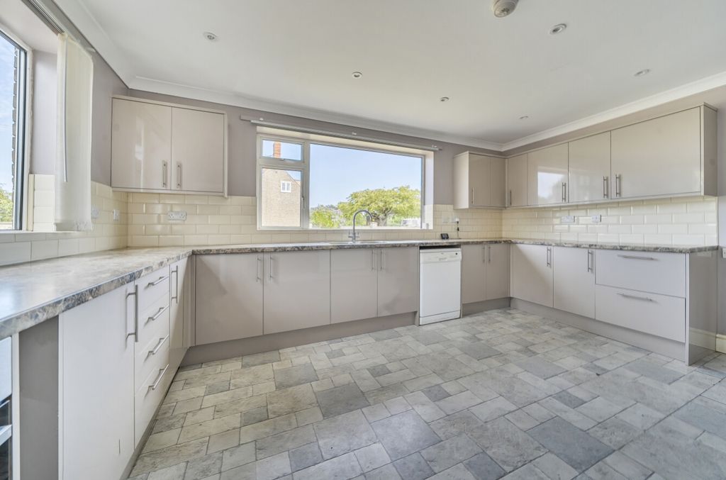 Property photo 2 of 28 1328641-12-6883c88310A2E