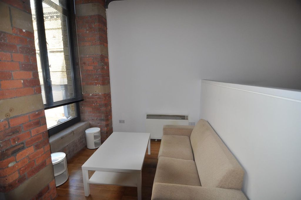Property photo 1 of 8 Lounge Area