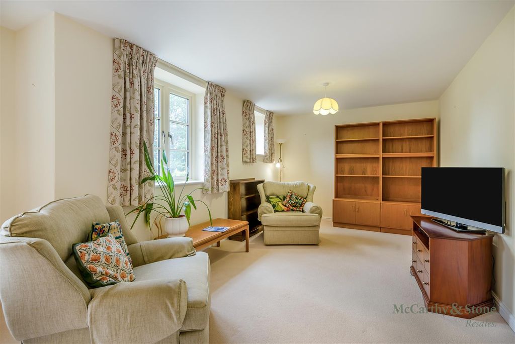 Property photo 1 of 27 8700294-Interior10.Jpg