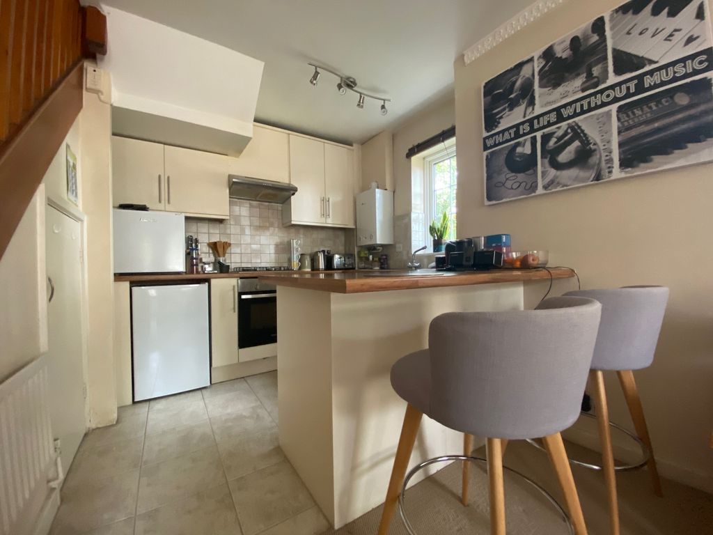 Property photo 2 of 5 Kitchen