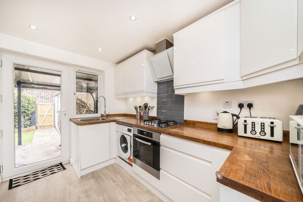 Property photo 3 of 7