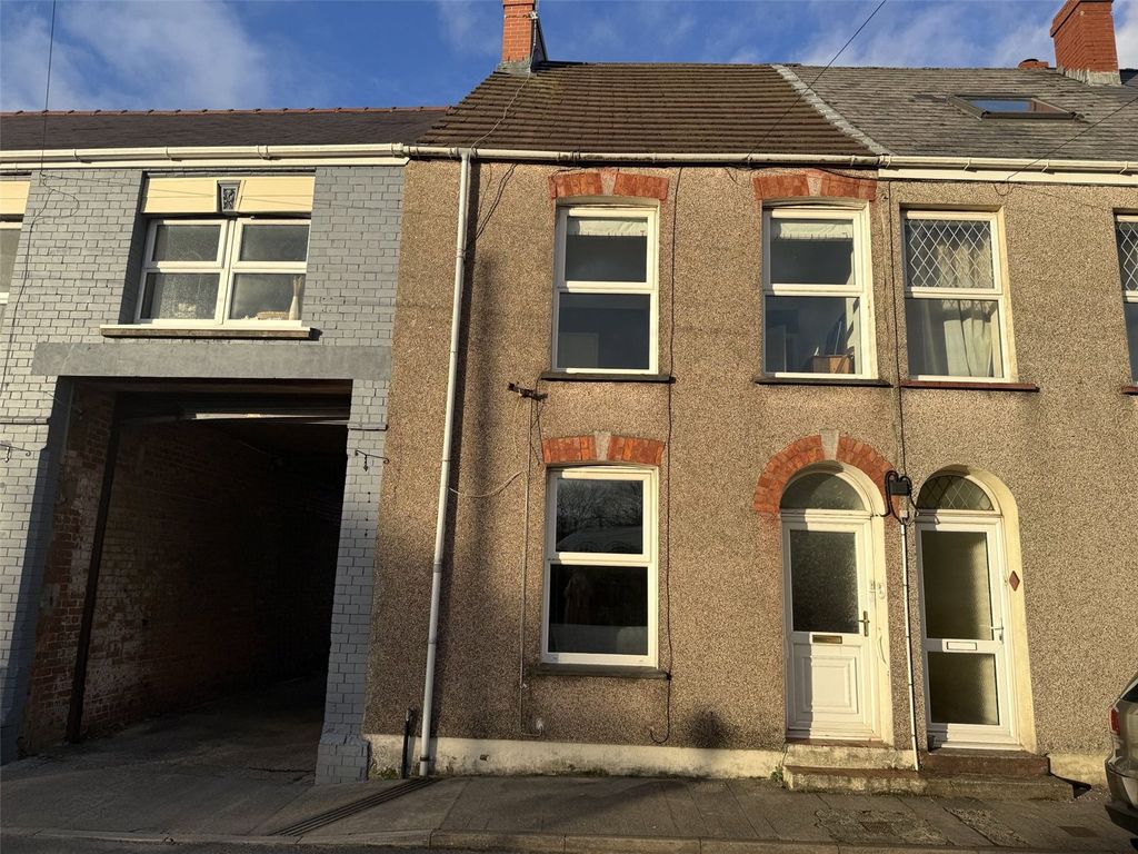 Property photo 1 of 21 Front