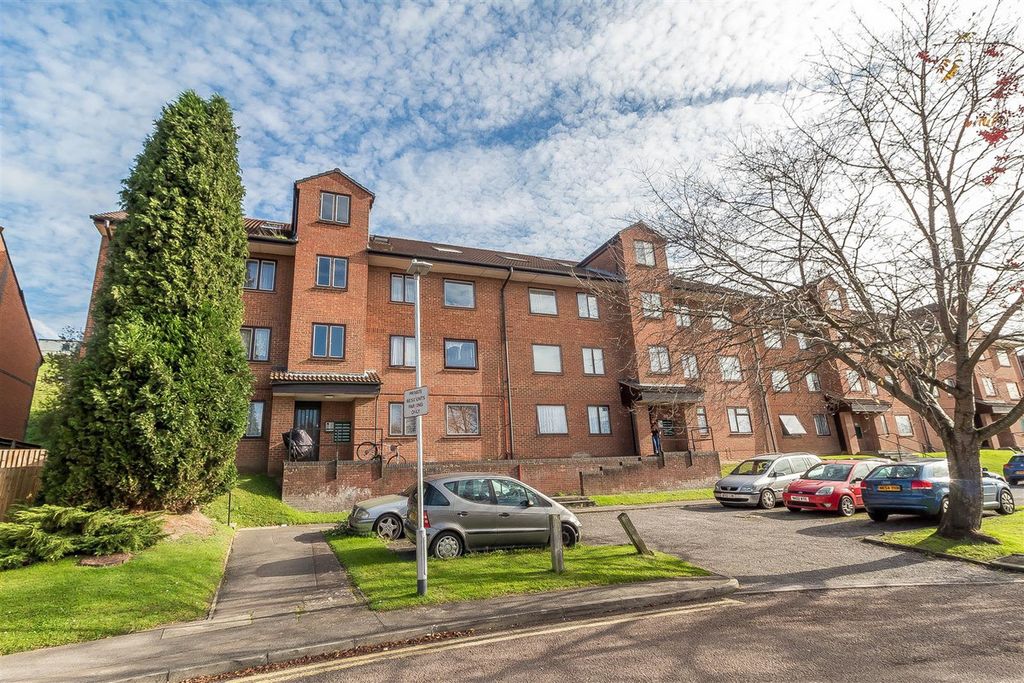 Property photo 1 of 9