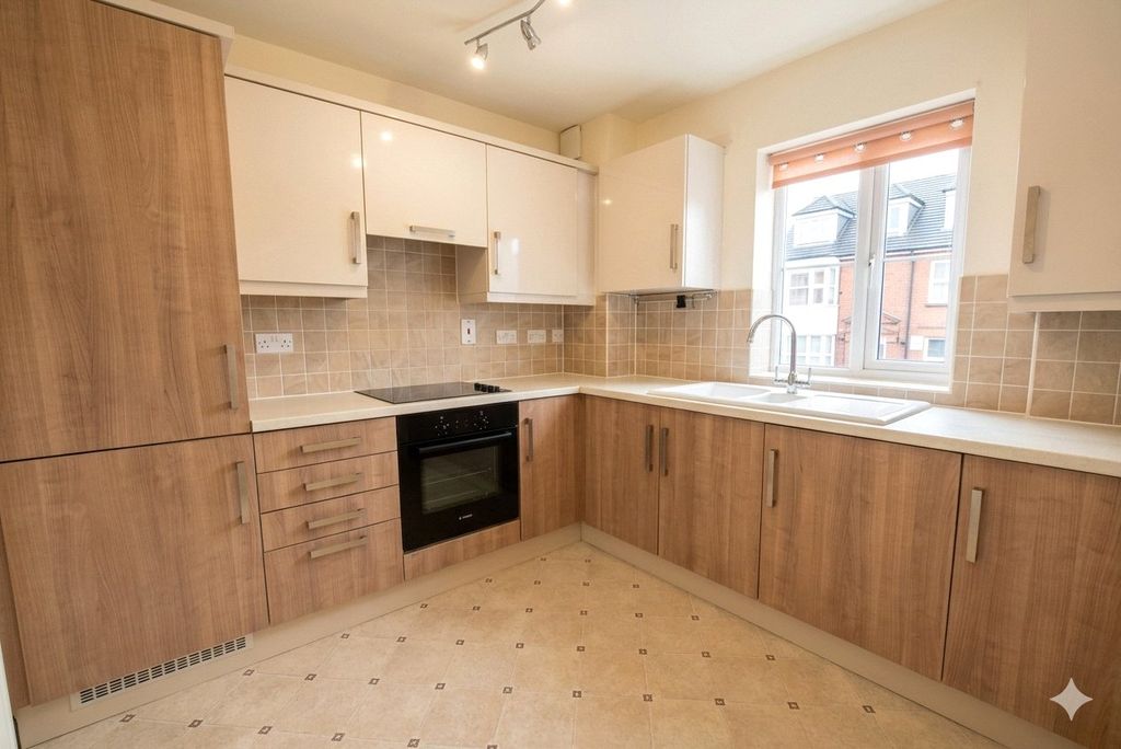 Property photo 2 of 12 Picture No. 22