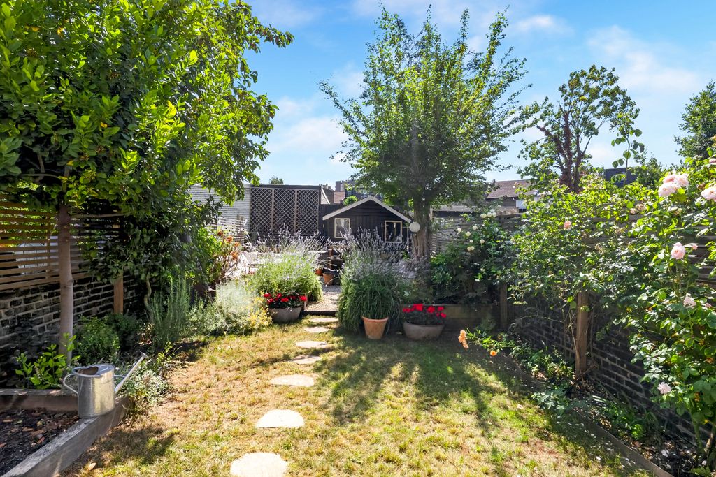 Property photo 2 of 33