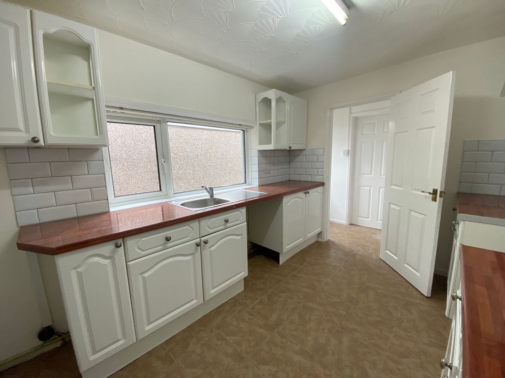 Property photo 3 of 20 Kitchen
