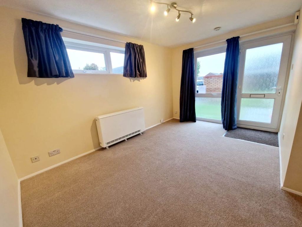 Property photo 3 of 7 Lounge
