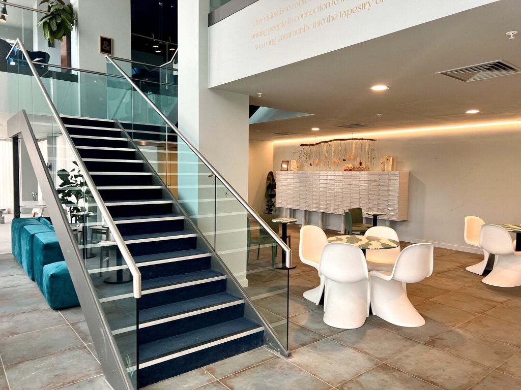 Property photo 3 of 8 Building