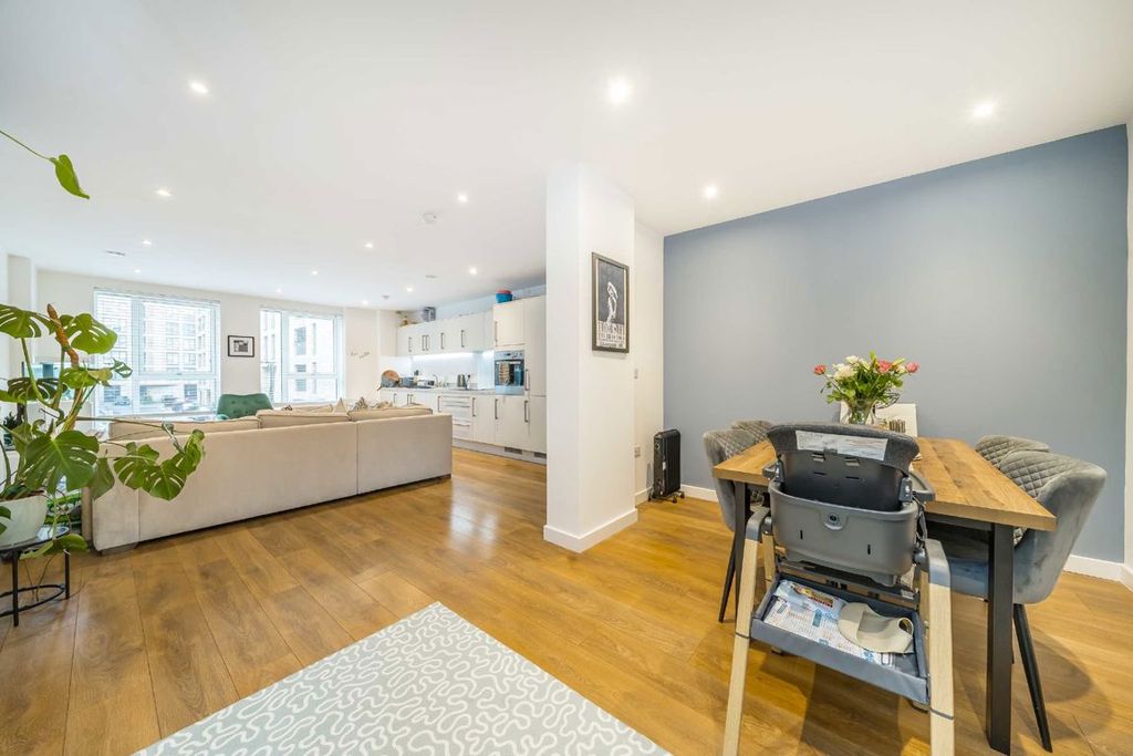 Property photo 3 of 12