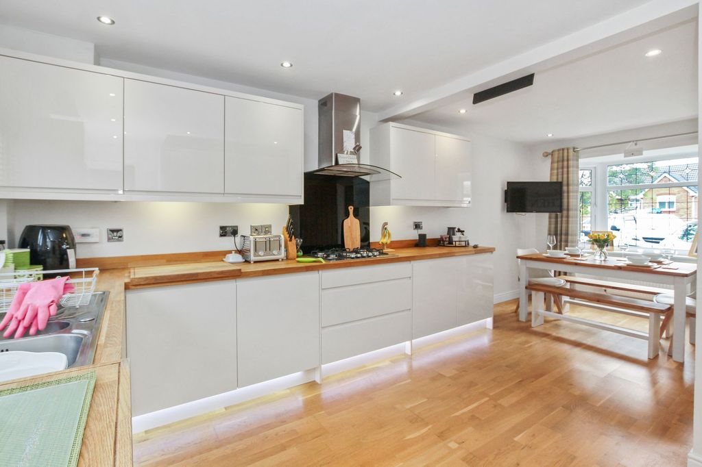 Property photo 3 of 29