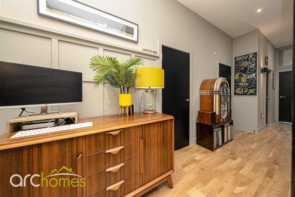 Property photo 3 of 33 Mather House-19.Jpg