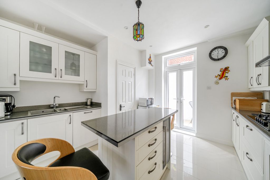 Property photo 3 of 15 1335246-11-6895E7...