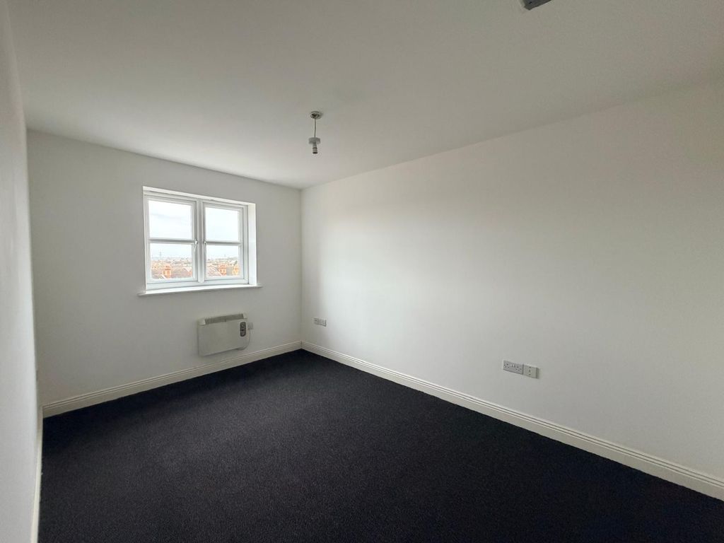 Property photo 3 of 7 Image3 (72)