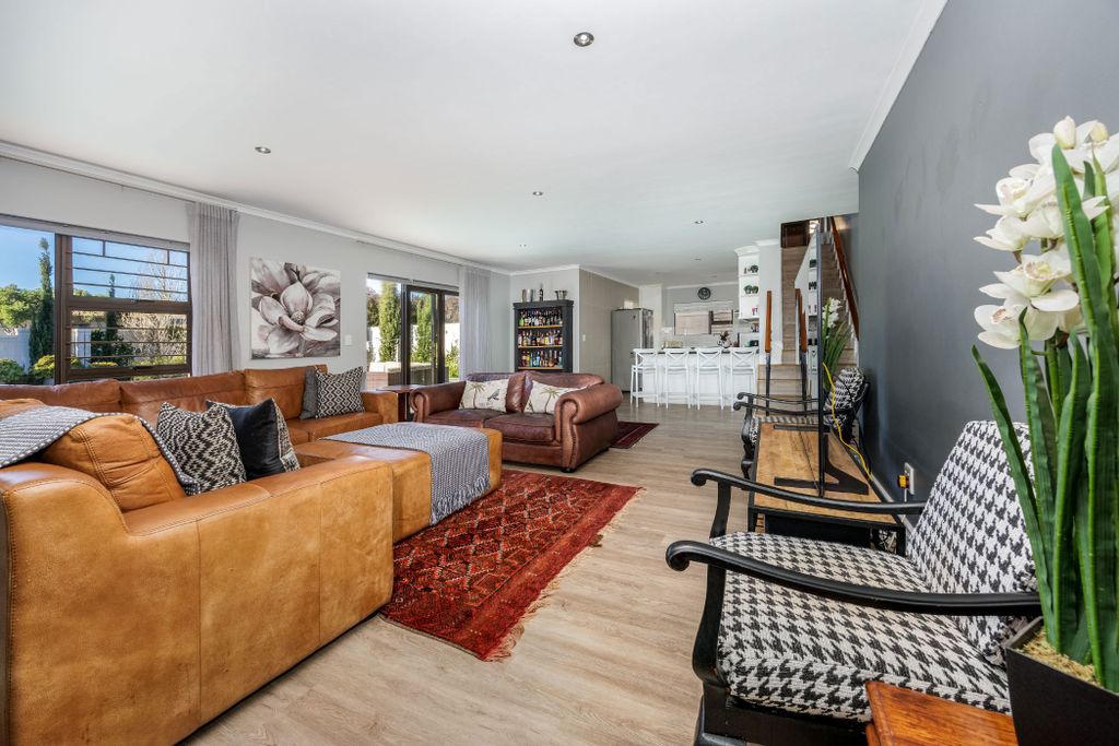 Property photo 3 of 35 Dbv1745445