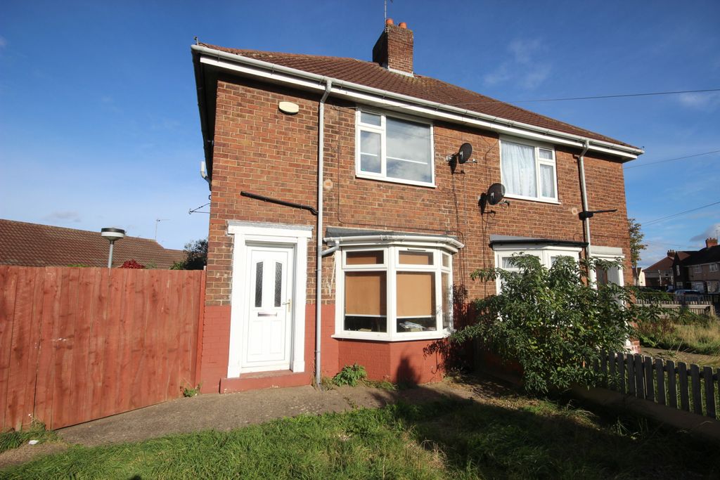 Property photo 1 of 7 Charming 2 Bed House To Let